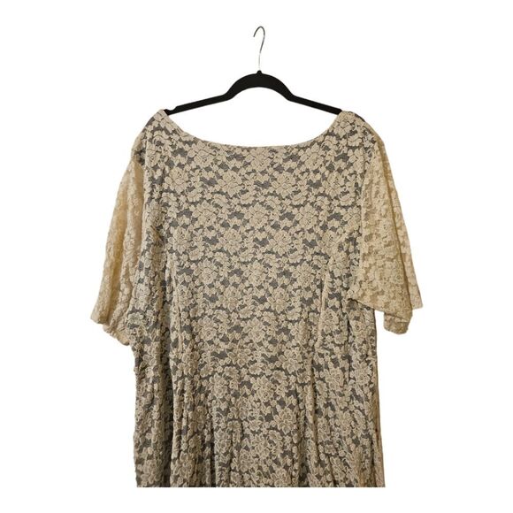 SOLD!! TORRID Cream Lace Overlay V-Neck Skater Dress - Size 4 - Picture 4 of 7